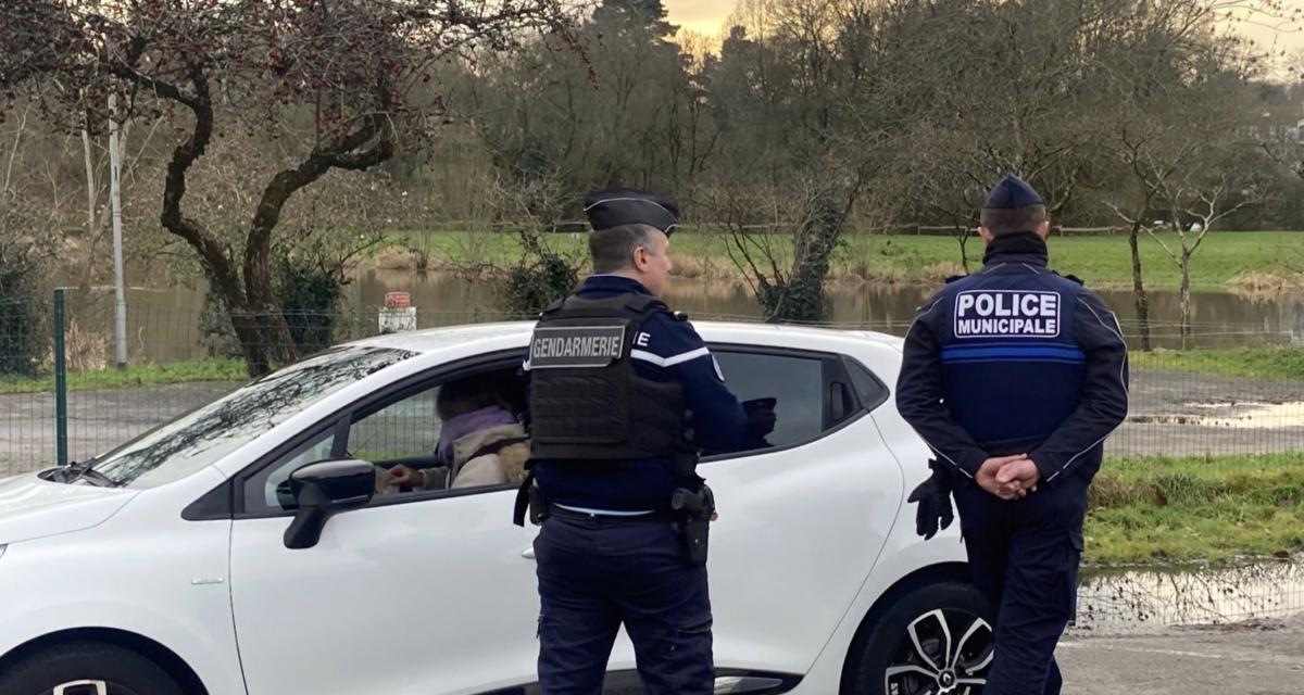 200 km/h, embardées et voiture de gendarmes percutée : deux refus d'obtempérer sous alcool