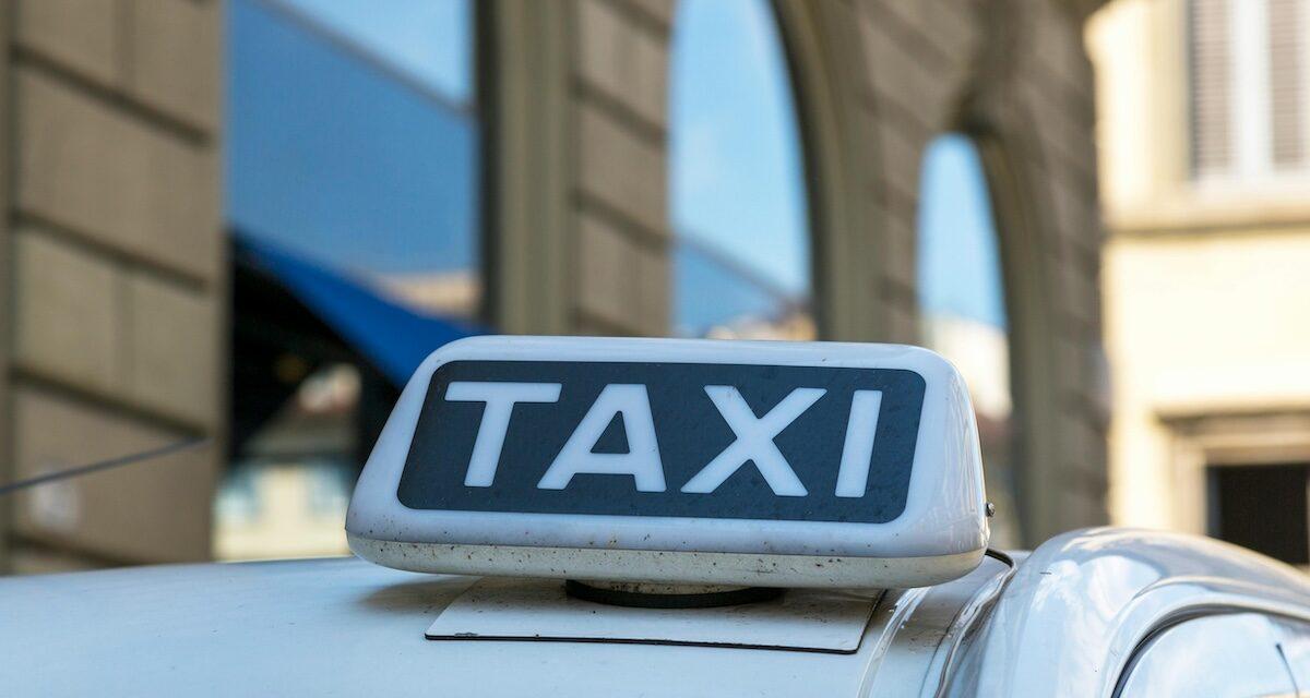 Une course à 5 000 ¬ jamais réglée : un taxi piégé sur 1 200 kilomètres, il paie tout... et ils prennent la fuite à l'arrivée