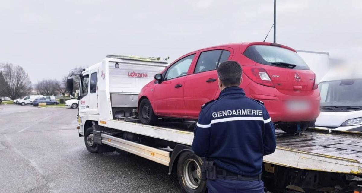 Flashé en excès de vitesse à plus de 108 km/h en centre-ville, il réserve des surprises aux gendarmes