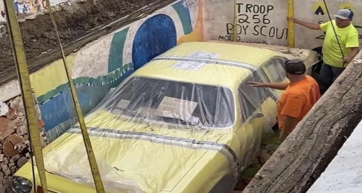 Une voiture de collection totalement neuve déterre après 50 ans dans un caveau
