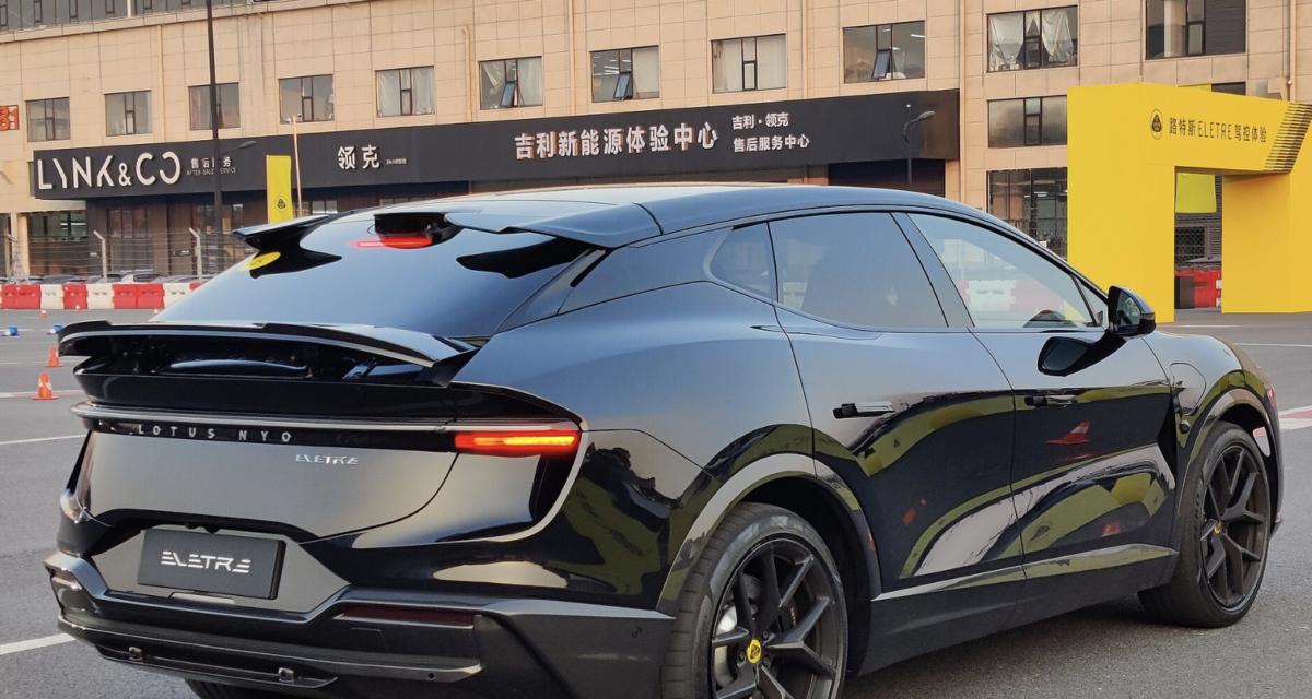 Le roi Charles III présente sa nouvelle sportive électrique à 180 000 ¬