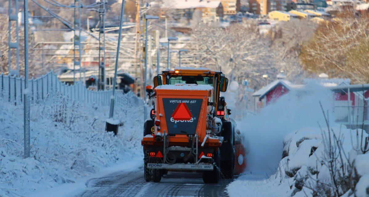 Embauché la veille, incontrôlable le lendemain : sous cocaïne, il perd pied au volant d'une déneigeuse et détruit maisons et voitures sur son passage
