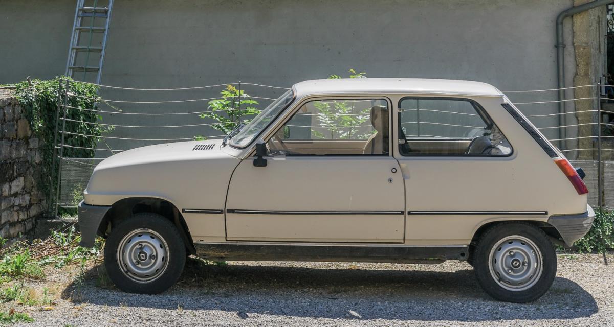Vieille de 42 ans, cette Renault ne compte que 42 km au compteur