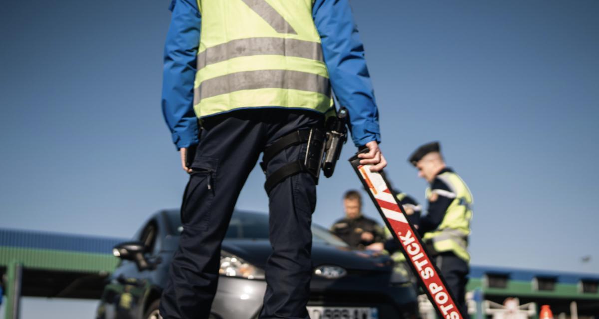Flashé en grand excès de vitesse à plus de 205 km/h, un jeune conducteur réserve une surprise aux gendarmes lors du contrôle