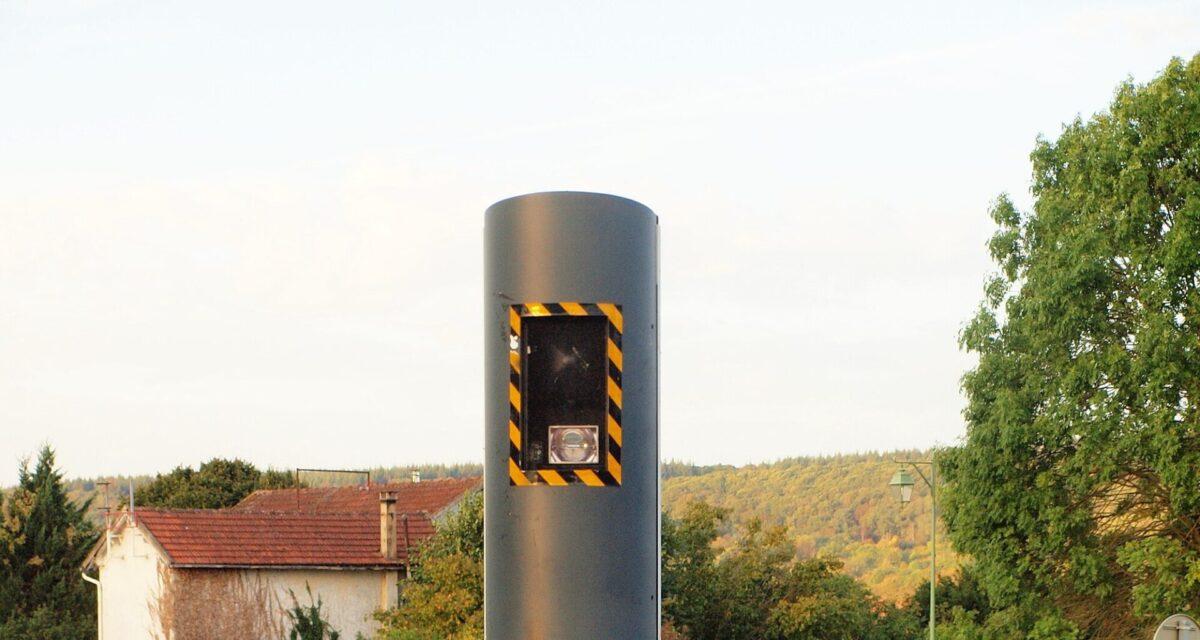 Flashé à plus de 50 km/h ? Les radars vérifient aussi désormais votre assurance en secret