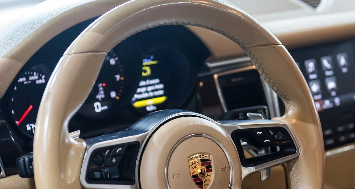 Fiasco : à la tête d'un important groupe de conseil, il décide de réduire en cendres sa Porsche pour toucher l'argent de l'assurance