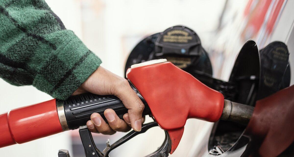 Ce pays voisin de la France promet d'offrir 30 ¬ de carburant aux Français pour relancer son économie