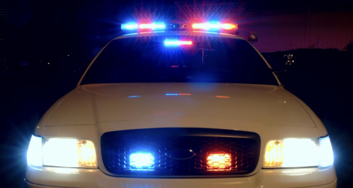 Deux hommes se font passer pour des policiers avec un gyrophare bleu, interpellation immédiate