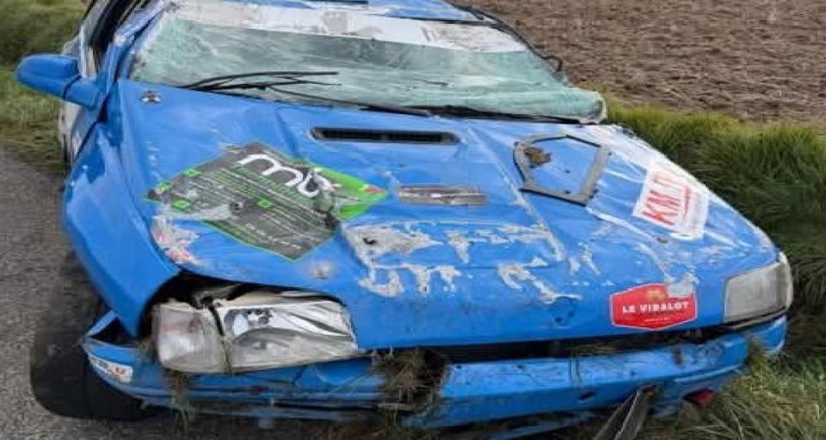 Il voulait juste tester son bolide de rallye sur une route ouverte : le pilote perd le contrôle et part en tonneaux