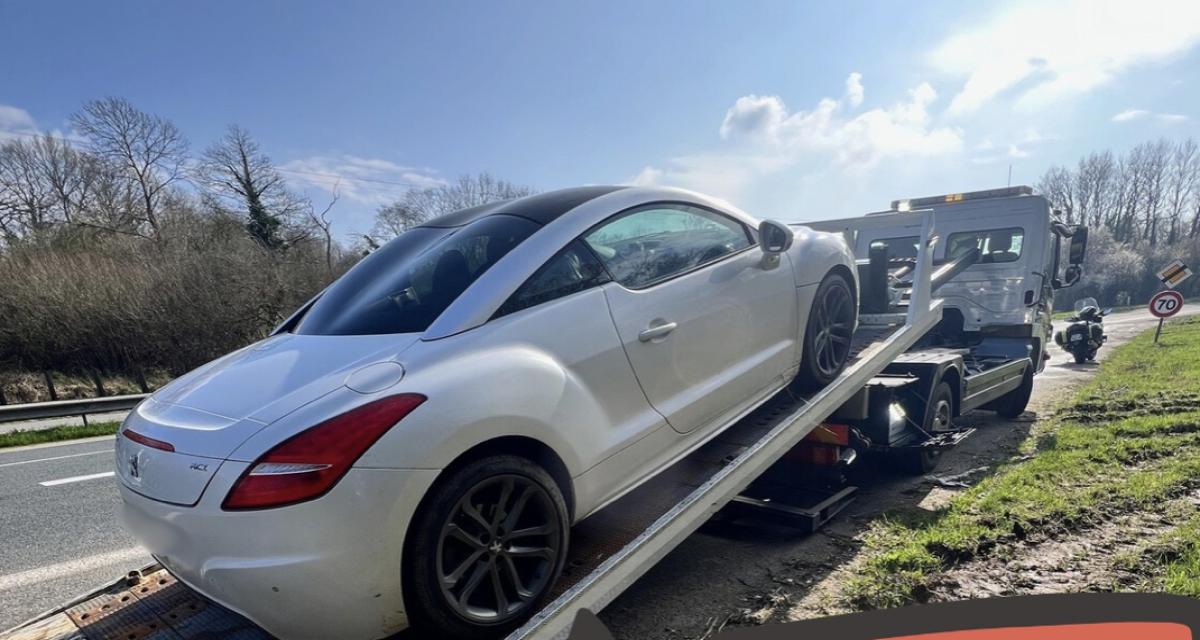 Au volant d'une voiture volée, il fuit la police pendant près d'une heure : ça se finit mal pour lui