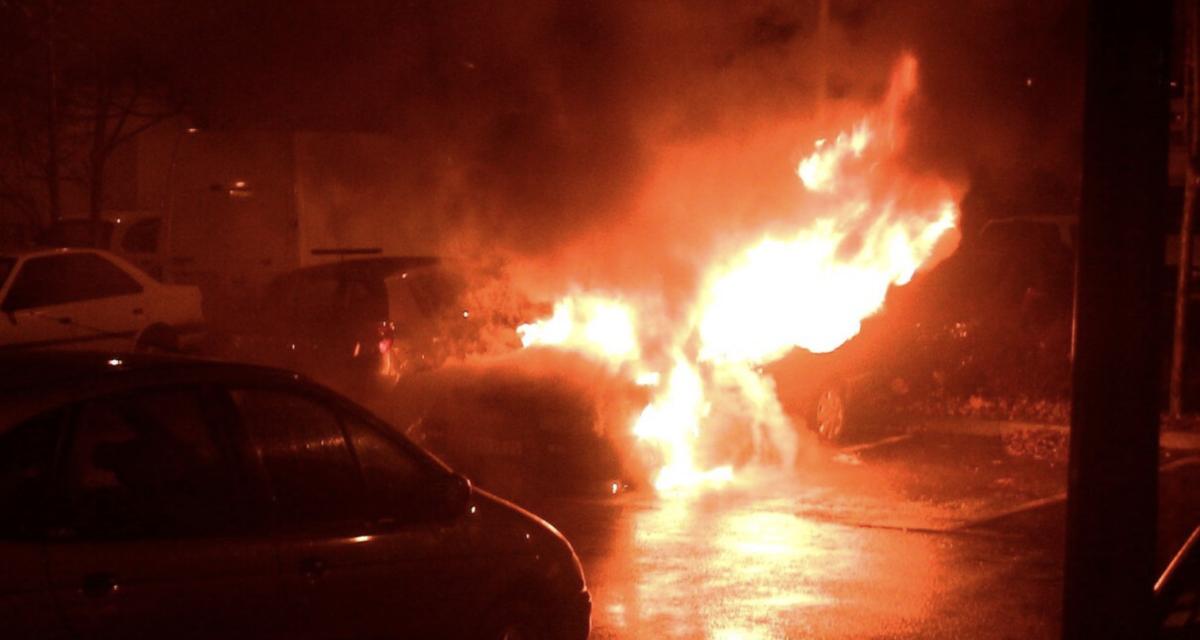 Chassé par sa compagne, il met le feu à sa voiture en plein centre-ville