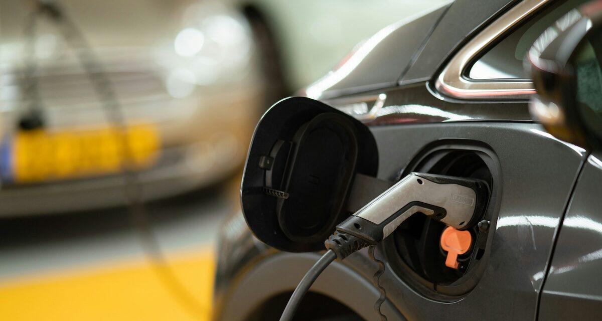 La flambée ne touche pas que le carburant : les électromobilistes vont désormais payer extrêmement cher leur recharge