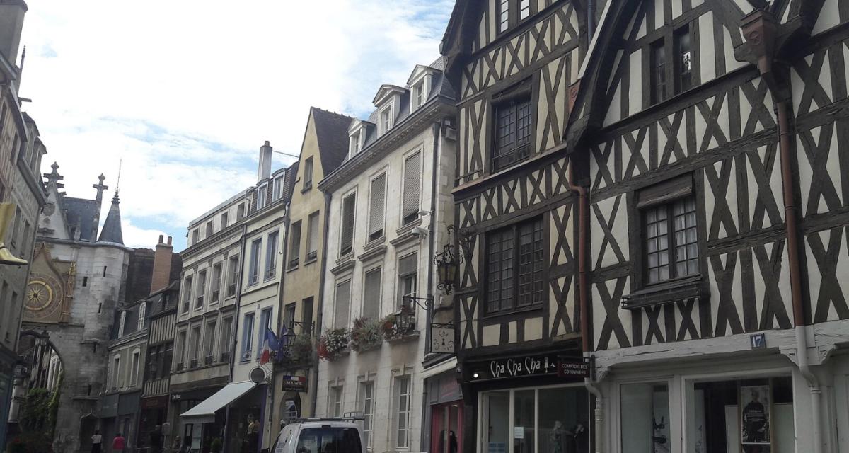 À 15 ans, elle conduit une voiture en pleine ville avec une passagère de 12 ans