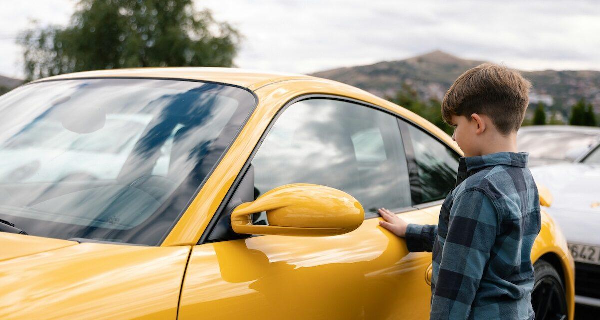 « Trop fatigué » pour conduire, il confie le volant à son fils de 9 ans sur l'autoroute : les images sidèrent tout un pays !
