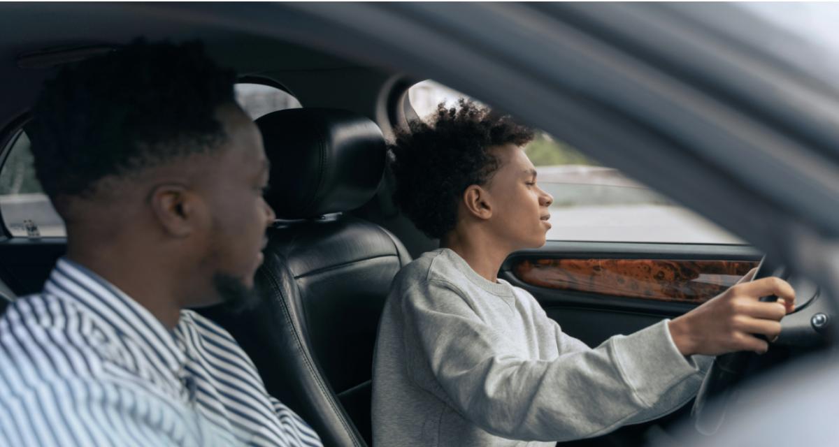 Âgé de seulement 9 ans, il prend le volant sur l'autoroute : le papa était fatigué