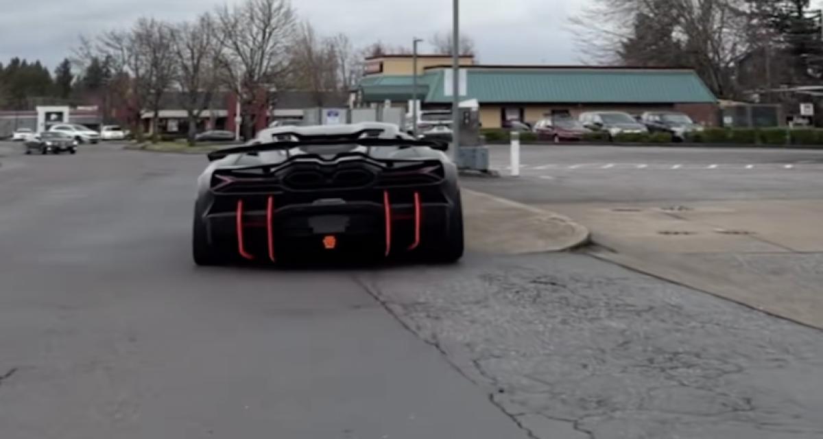 Garé sur une place handicapée, sa Lamborghini Revuelto à 1 million de dollars finit recouverte d'autocollants