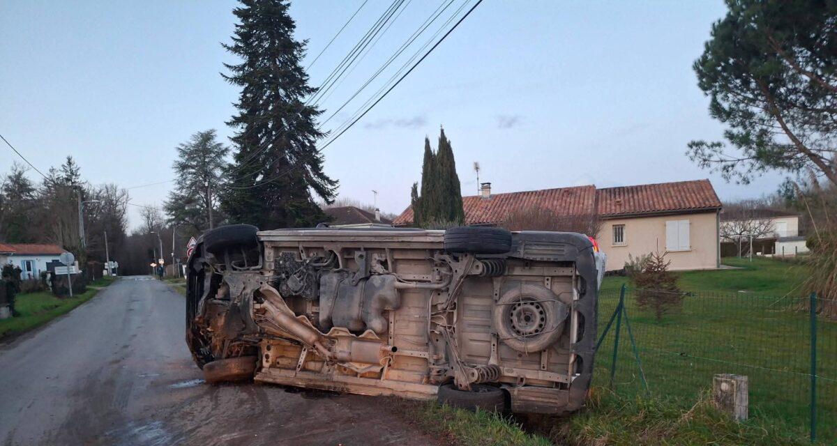 Elle pensait partir au travail tranquille le matin... Sa voiture, pourtant bien garée, a été retrouvée renversée sur le côté !