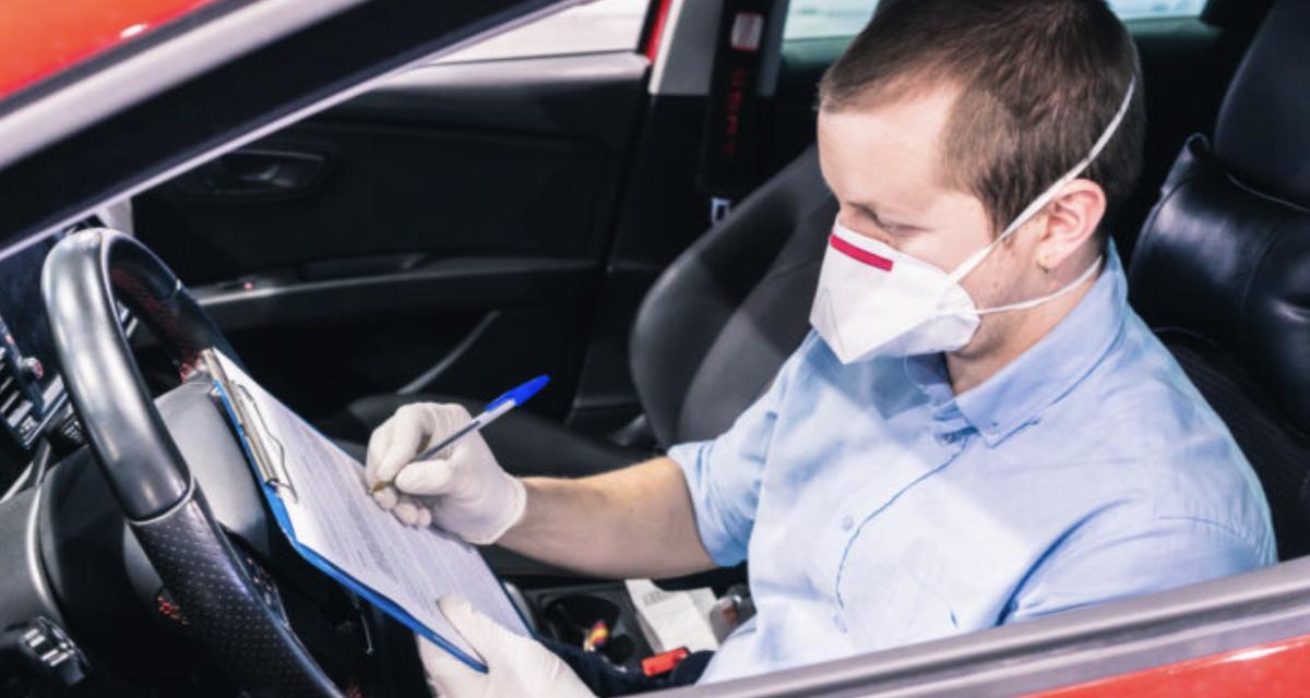 Un conducteur souhaite louer une voiture... mais le prix triple au moment de passer à la caisse