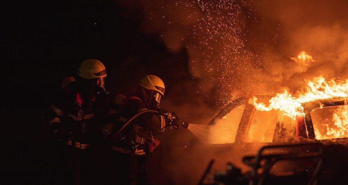 Il met le feu à une voiture parce que « les martiens me l'ont ordonné »