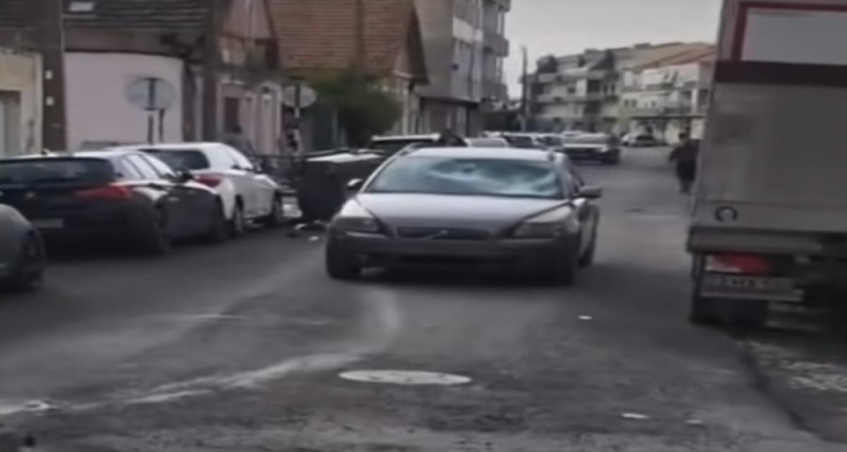 Au volant d'une Volvo, ce conducteur prend la route à contresens : une ruelle transformée en zone de panique
