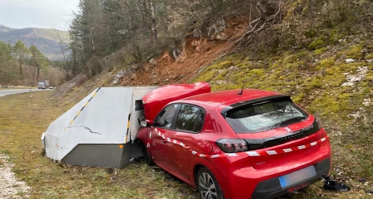 Flashé pour un léger excès de vitesse... il perd le contrôle et finit sa course dans le radar de chantier quelques secondes plus tard