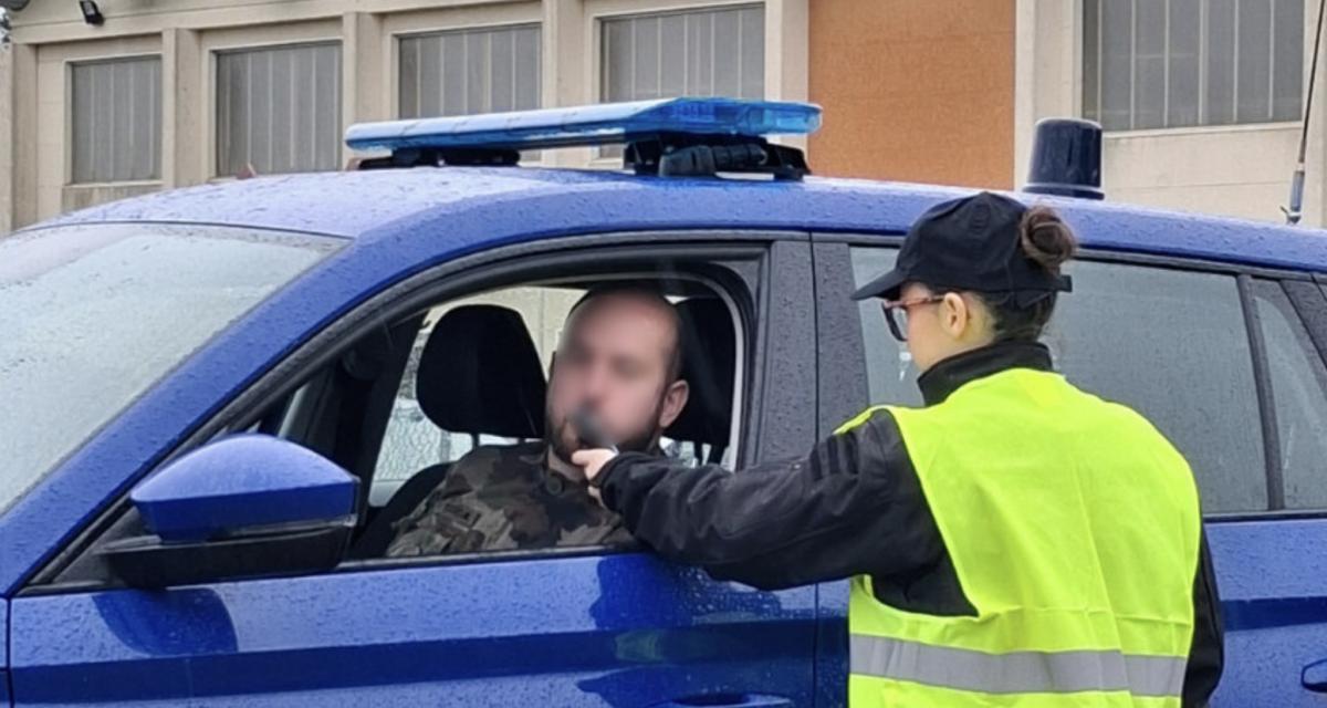 Convoqué pour un délit routier, il efface les preuves devant les gendarmes