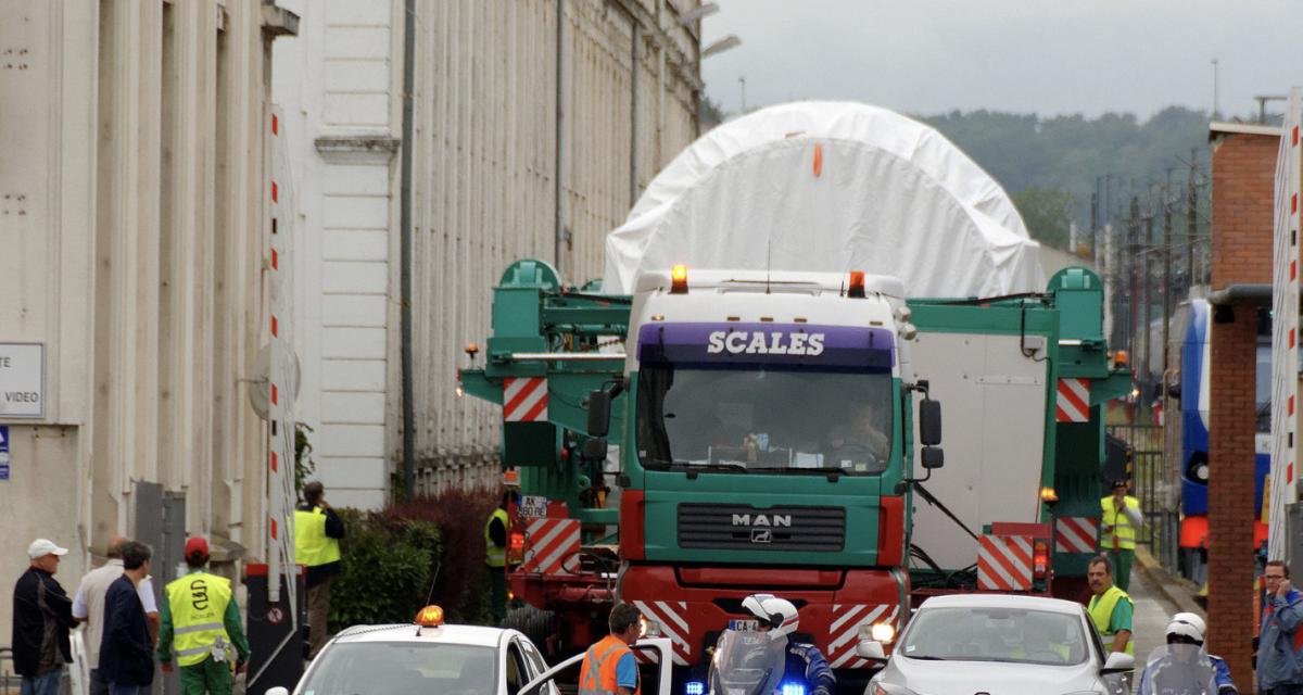 Un chauffeur percute un poids-lourd sur l'autoroute, 7000 poulets s'envolent