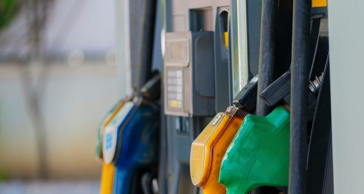 Carburants : le gouvernement lance des aides ciblées... qui snobent les automobilistes !