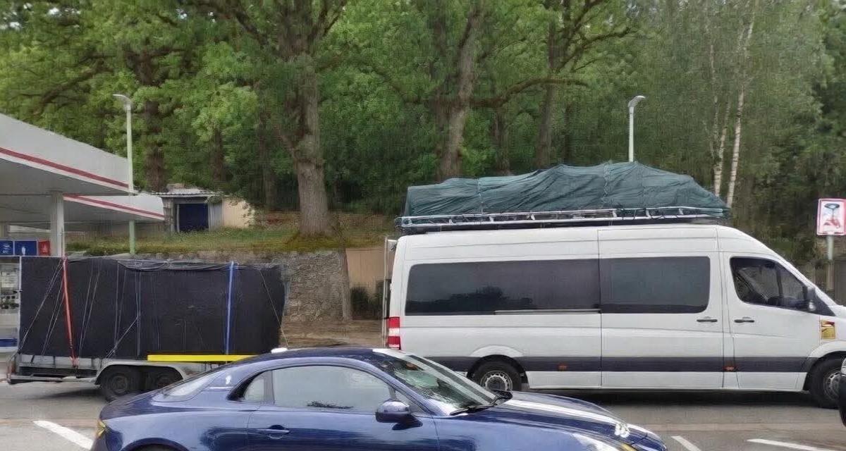 Un véhicule en surcharge extrême stoppé sur l'autoroute : 17 tonnes au lieu de 5,5, risques élevés et sanctions financières pour le conducteur !