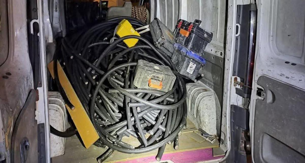 Tentative de fuite ratée après un refus de contrôle : plus d'une tonne de cuivre volé découverte, fausse identité et sans permis, le conducteur écope d'un an de prison ferme !