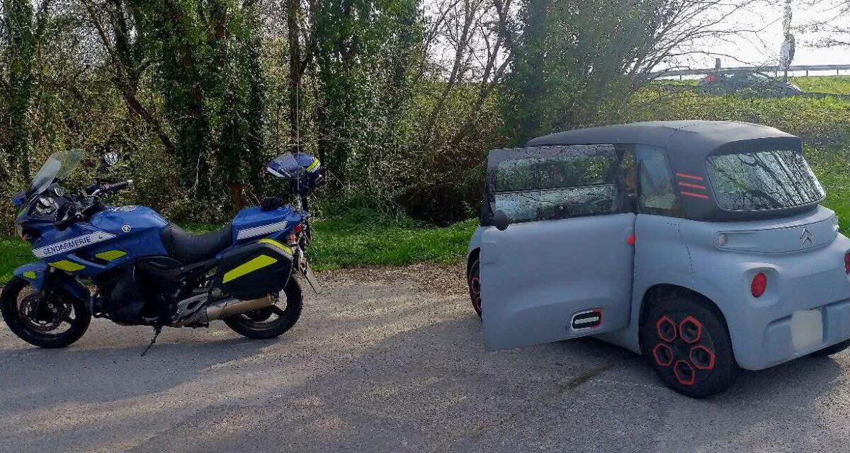 Trop lent mais dangereux ! Une voiture limitée à 45 km/h prend une route interdite, la gendarmerie intervient juste à temps