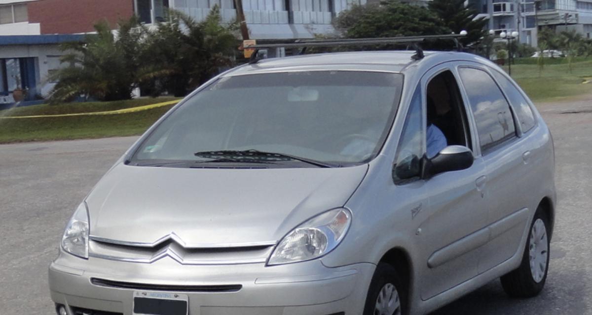 Ils tombent en panne le jour de l'enterrement de leurs meilleurs amis... Plusieurs automobilistes viennent en aide