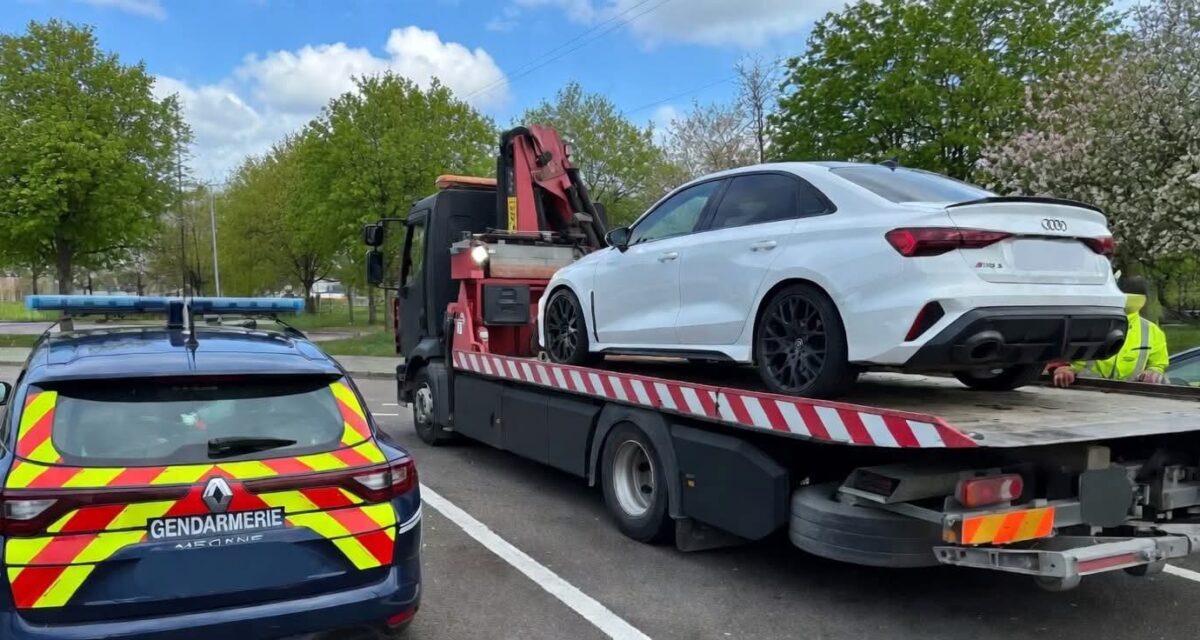 Une Audi RS4 flashée près de 300 km/h : la route n'est pas un circuit, le conducteur perd son permis, voiture immobilisée avec convocation judiciaire à l'appui