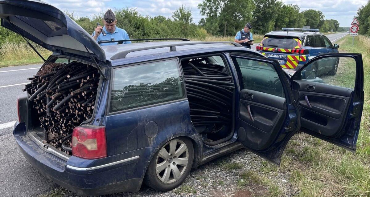 Les gendarmes arrêtent un conducteur sans permis au volant d'un véhicule avec une tonne de cuivre volé : son refus d'obtempérer lui coûte un an ferme derrière les barreaux