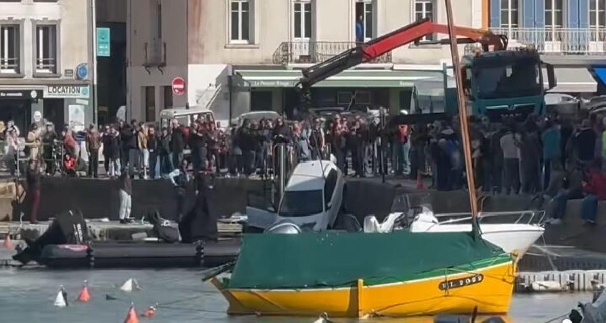 Une voiture, avec un frein mal serré, glisse toute seule et finit dans le port de Palais, intervention spectaculaire pour la sortir de l'eau