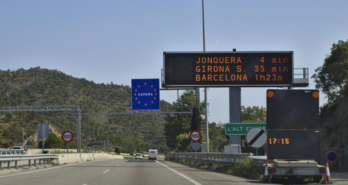 Postés à la frontière franco-espagnole, les gendarmes interceptent une mule chargée comme un boeuf...