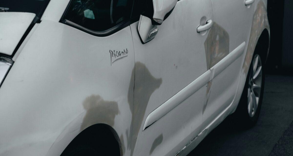 Location de voiture : le loueur lui réclame 1 700 ¬ pour des éraflures... elle échappe à la facture grâce à ce détail juridique