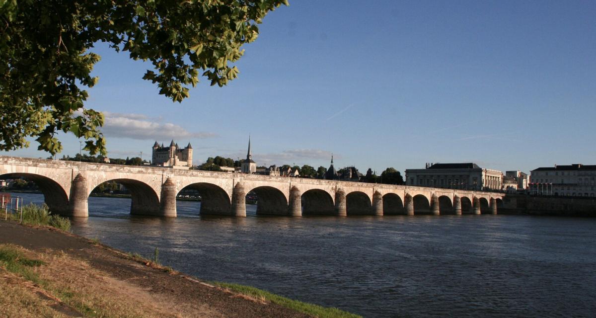 Pour échapper à une séquestration, un homme saute d'un pont