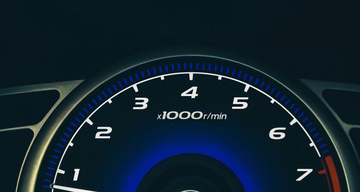 Récidiviste : flashé en plein excès de vitesse, il tente de dissimuler son identité... mais il est démasqué par ses propres lunettes