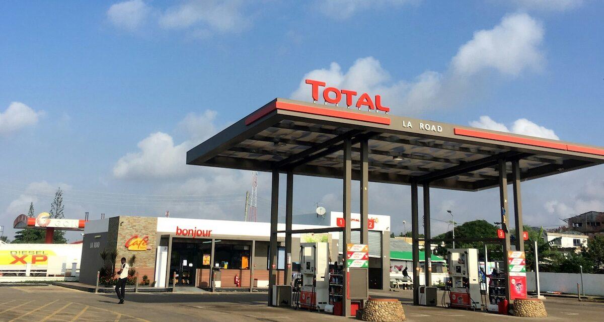 Grève dans les stations TotalEnergies et chassé-croisé des vacances scolaires : les automobilistes doivent prendre ces points en compte