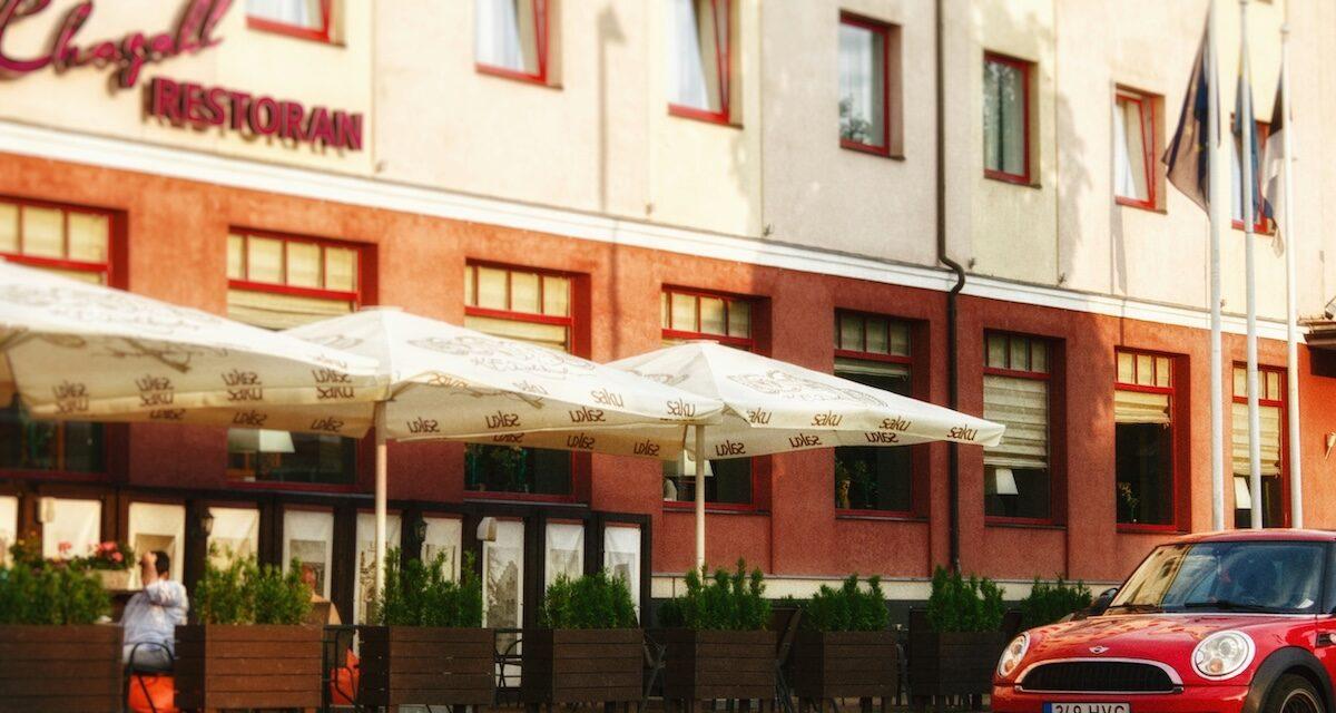 L'ingéniosité qui fait le buzz : une fois à la caisse, ce restaurateur rembourse le carburant de ses clients en voiture