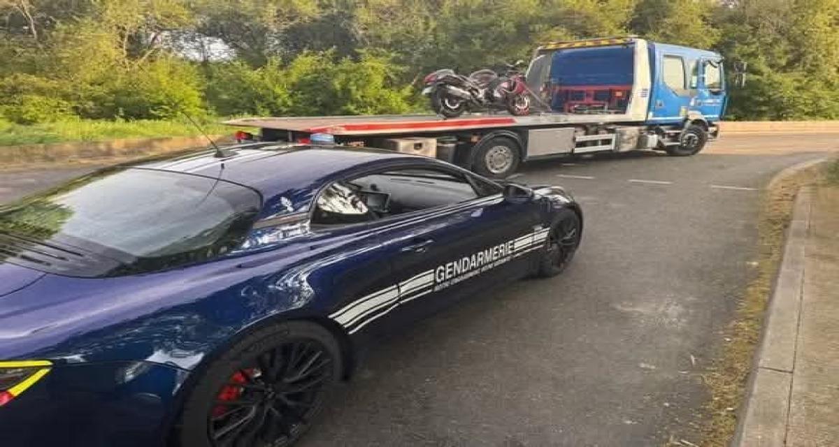 Il double tout le monde à 274 km/h sur l'autoroute... jusqu'à ce qu'il tombe sur les mauvaises personnes : permis suspendu sur-le-champ