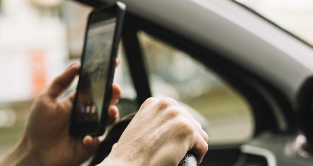 Téléphone au volant : une sanction renforcée... mais pas pour tous en France, bien comprendre les nouvelles règles