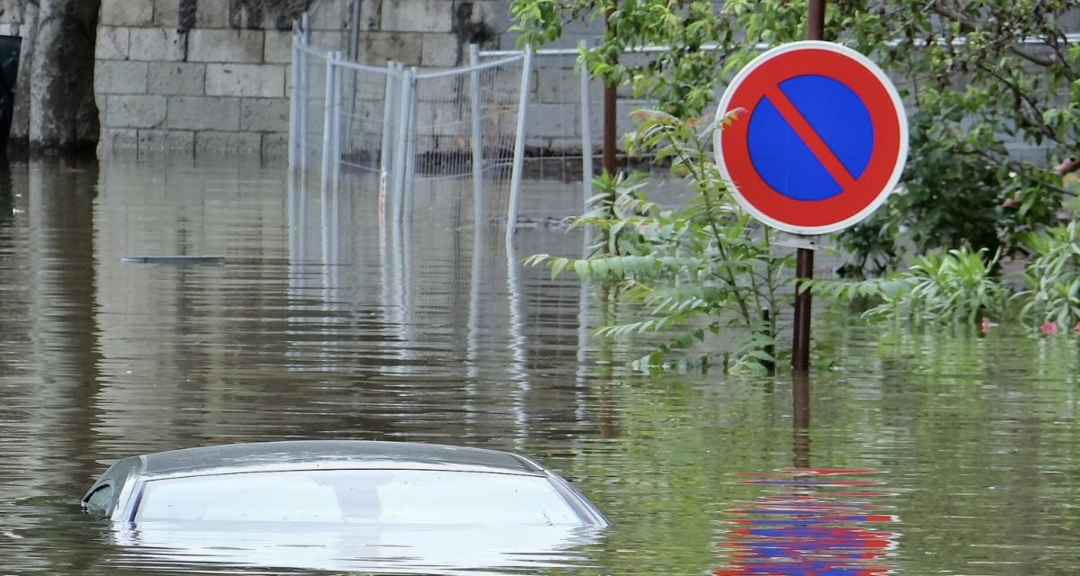 Un bus chute dans la Seine, tous les occupants secourus