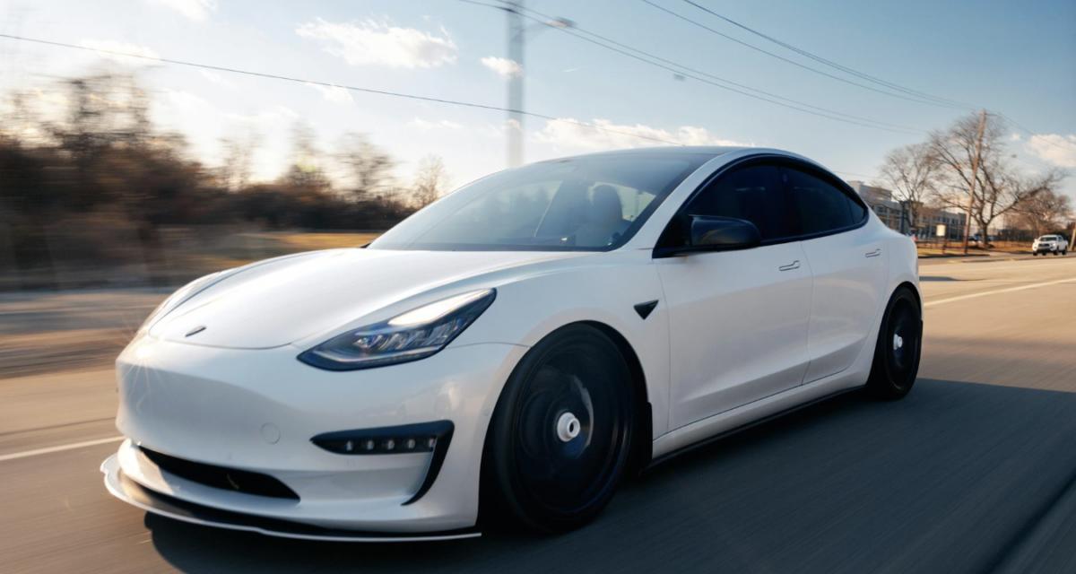 Totalement ivre, elle pensait que l'Autopilot de sa Tesla la ramènerait chez elle... avant de s'arrêter en pleine autoroute