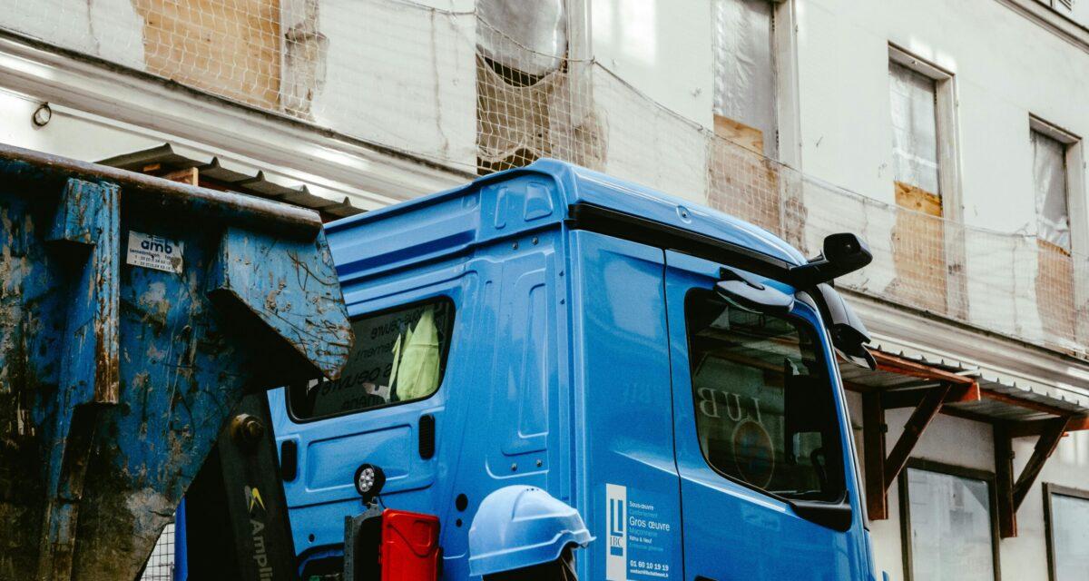 Une alarme de réservoir sonne en pleine nuit et révèle un système de vol de carburant entre camions jamais vu