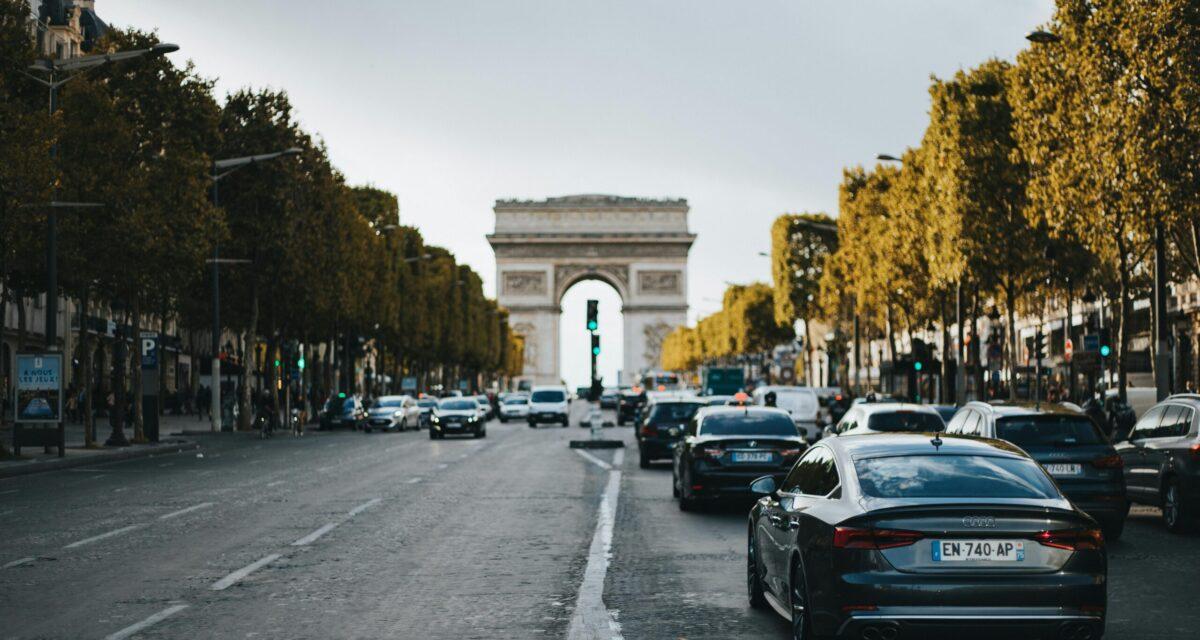 La règle des 2 secondes au volant : peu de conducteurs la respectent vraiment, et c'est ce qui provoque la majorité des accidents