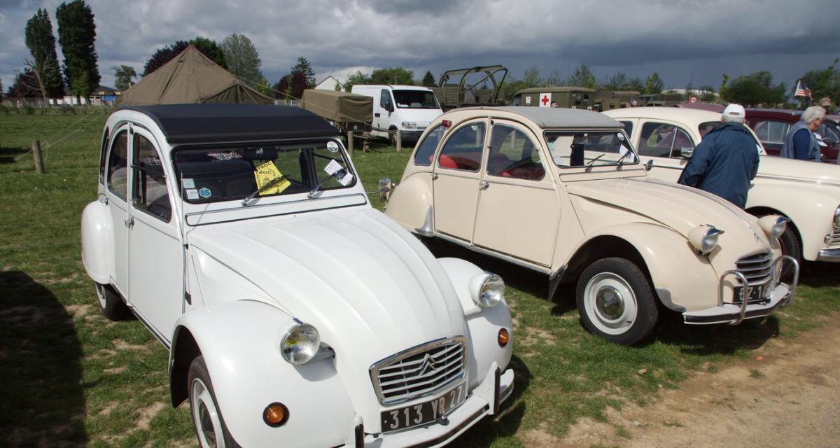 Il entre acheter un t-shirt dans un salon auto et repart avec une 2CV de collection gagnée à la tombola
