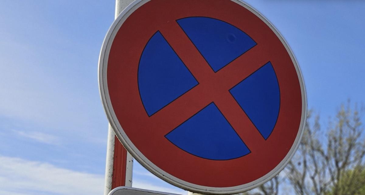 Deux jours après la saisie de sa voiture, il force la fourrière pour tenter de la récupérer