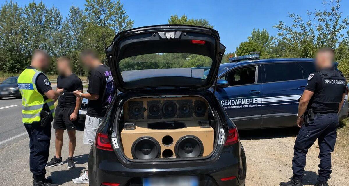 Il transforme sa voiture en discothèque ambulante : la gendarmerie l'arrête et lui inflige une amende salée